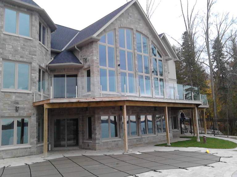 Revamping Your Deck? Here’s the Ontario Building Code For Railing