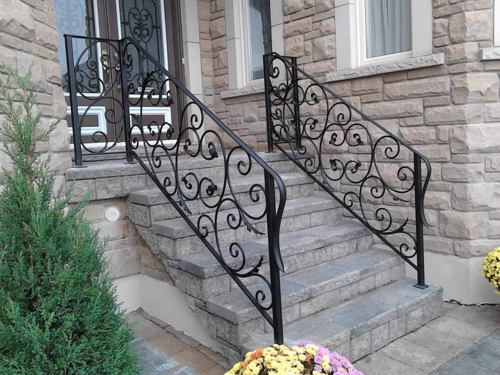 Image of outdoor railings on concrete stairs