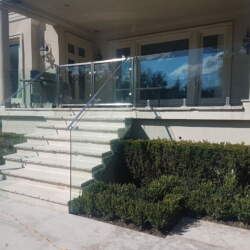 Fron-entry-outdoor-glass-railing