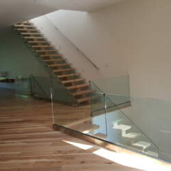 interiror-glass-railing-without-top-rail