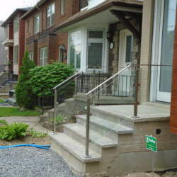 new-home-glass-railing-outdoor